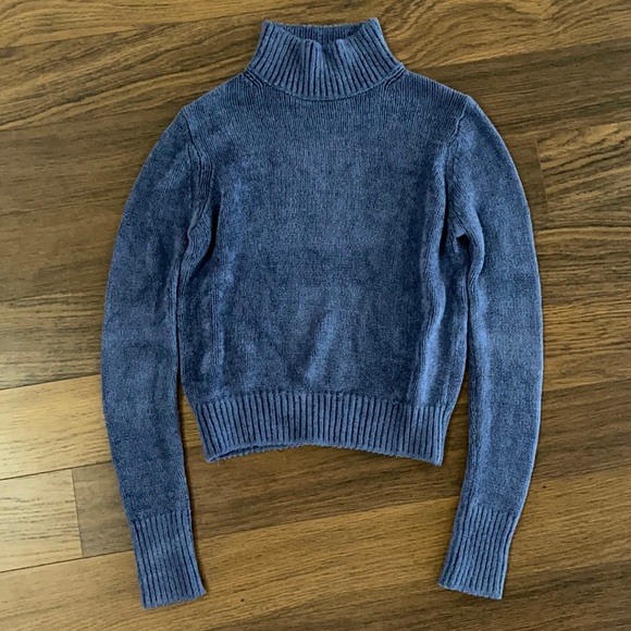 ✨ HOST PICK Aritzia sweater ✨ - Picture 2 of 8